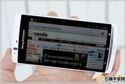 索尼爱立信LT18i背后设有一枚810万像素的摄像头