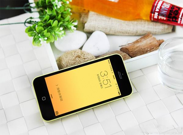 插卡即用，IPhone 5c 英版无锁超值价