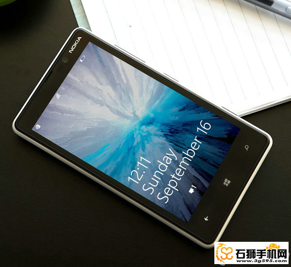 高速运行WP8系统 诺基亚Lumia 820清仓价999元再送258元大礼！