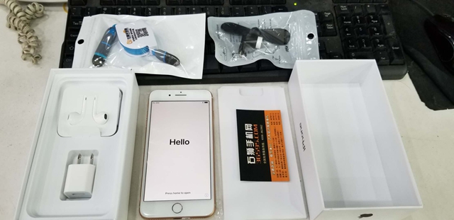 出一台苹果8P美版256G 今日价格5599 真的是超划算哦 需要的小伙伴快来吧 赠送多功能数据线 USB小风扇哦