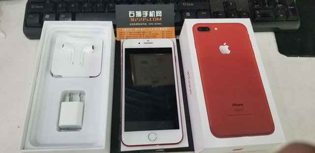 出一台美版iPhone7Plus顶配版256G 感谢老顾客支持 红色稀有配色 少量到货需要的朋友抓紧时间了哦 256最低
