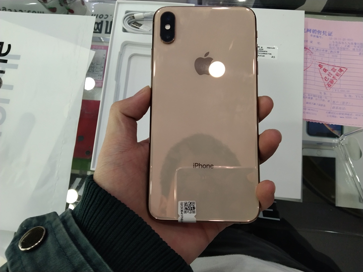 爱锋派苹果二手国行良品XSMAX256金色99新出一台！充电一百多非常棒的国行成色！真机图赏走一波