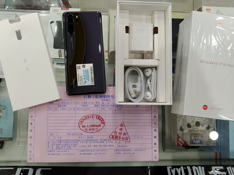 华为P30PRO8+128G黑色走一台4099元！影像之美。超感光徕卡4000万四摄，50倍望远镜式自由变焦