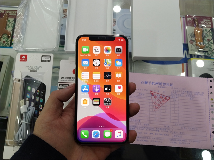 一机网图赏：二手良品iphoneX出一台！两网双4G版白色256G，3299元，一年保修！
