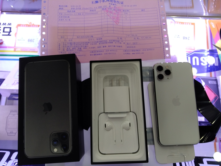 全新未激活美版机器现场拆封iPhone11Pro出一台！256G磨砂白色！一样是未拆封比国行便宜一千多块！优势货源现货销