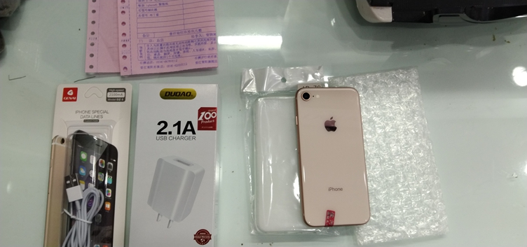 二手良品苹果64G小8出一台！95成以上靓机出一台，因为专业所以只做良品靓机，好质量，敢保修！支持一年保修