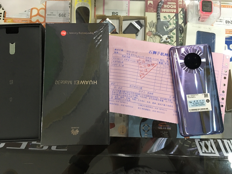 麒麟990莱卡4000万支持30倍变焦的华为mate 30 4g版 8+128g只要3k多，非常值得入手的，老顾客走一台