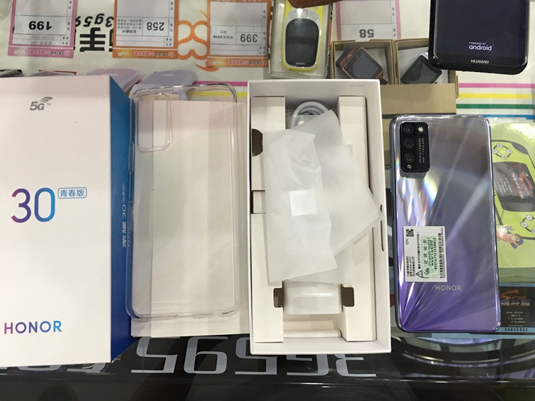 千元档双模5G手机华为荣耀30青春版星河银出一台，1899元起，更支持90赫兹高速屏，4800万像素支持超广角和微距，配