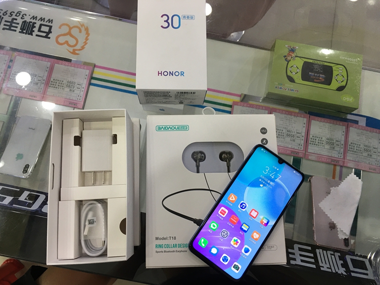 千元档双模5G手机华为荣耀30青春版夏彩虹出一台，1850元起，更支持90赫兹高速屏，4800万像素支持超广角和微距，配