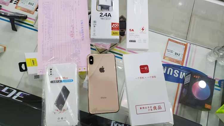 原装二手良品苹果iPhoneXSMax64G出一台！最近卖的最火的二手苹果！七天包换一年保修