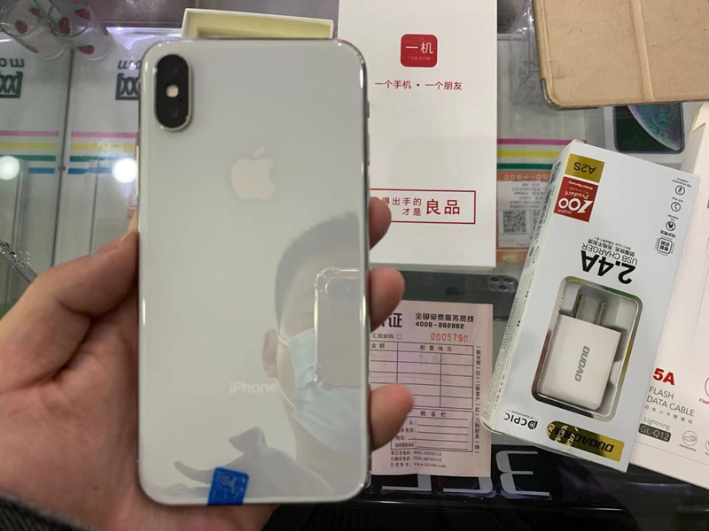 【一机一朋友·用心卖好机】原装二手良品苹果iPhoneX白色95新64G出一台20xx元，价格实惠一年保修！原装整机无拆