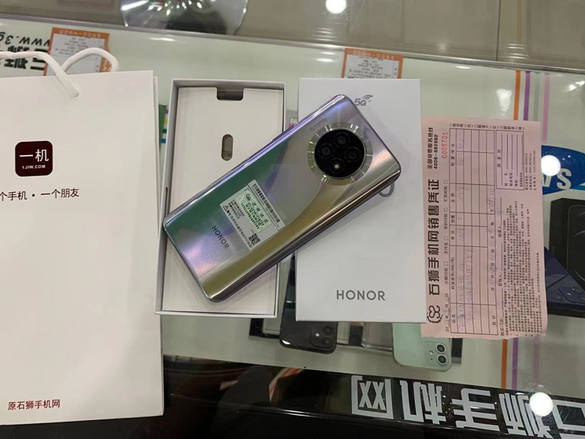 二手良品！ 荣耀X20 8+256 银色出一台！精品二手重新好机！价格优惠，关注首页右上角每日报价，购机不被坑 