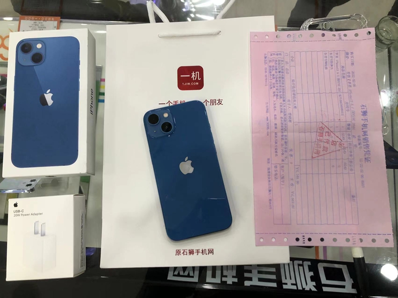 全新5G国行iPhone13 256G蓝色出一台，感谢老顾客支持！