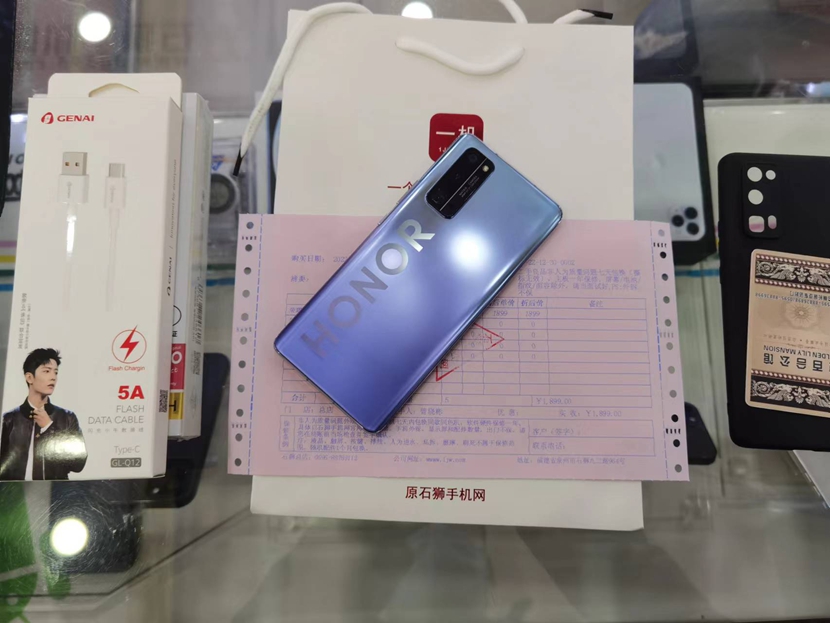  二手良品华为荣耀5G，麒麟990芯片荣耀30Pro 8+128G银色出一台！鸿蒙系统！绝对划算！1xxx元