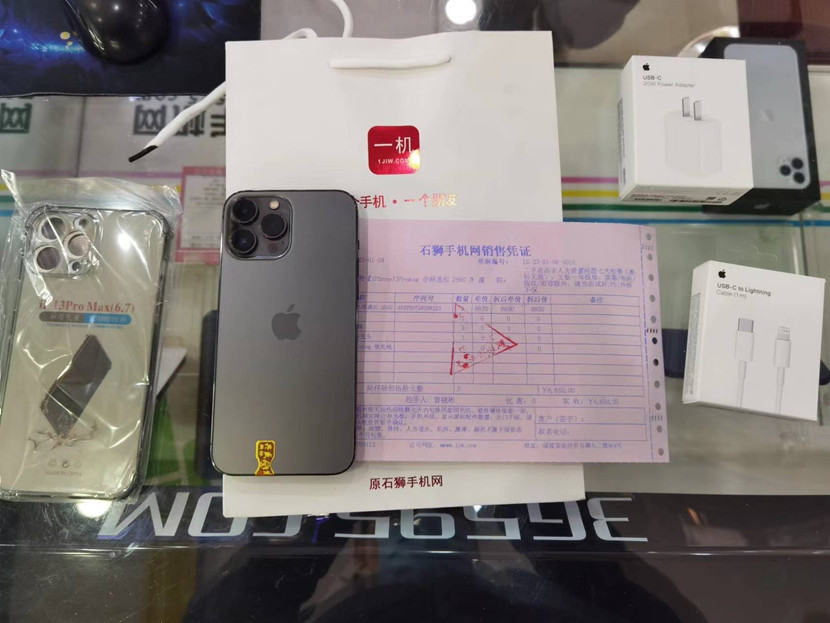二手良品！全网5G，苹果iPhone13ProMax6.7英寸石墨黑256G出1台，感谢老顾客支持！  很色98新，一年