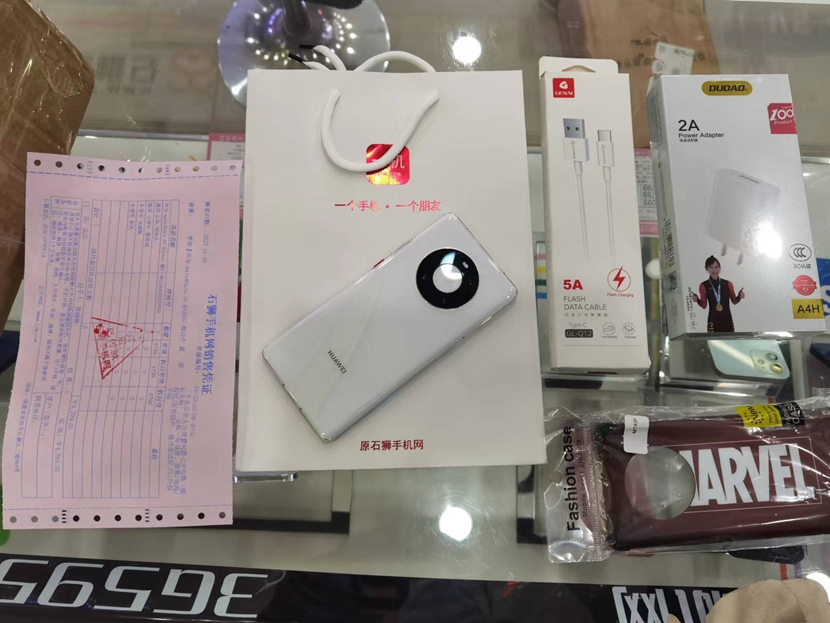    【一机一朋友·用心卖好机】  二手良品 5G华为旗舰机Mate40Pro白色8+256G出一台！一年保修，配件齐全