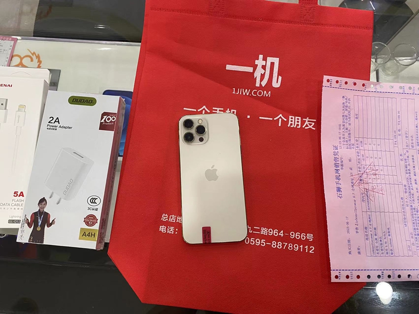 二手良品120赫兹高刷十三香苹果iPhone13ProMax6.7英寸银白色5G单卡128G出一台，感谢老顾客支持！  