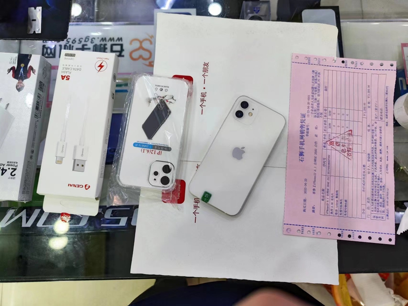 二手良品苹果iPhone12 256G  6.1英寸 全网通单卡 白色出一台，感谢老顾客支持，全原全网通5G 一年保修 