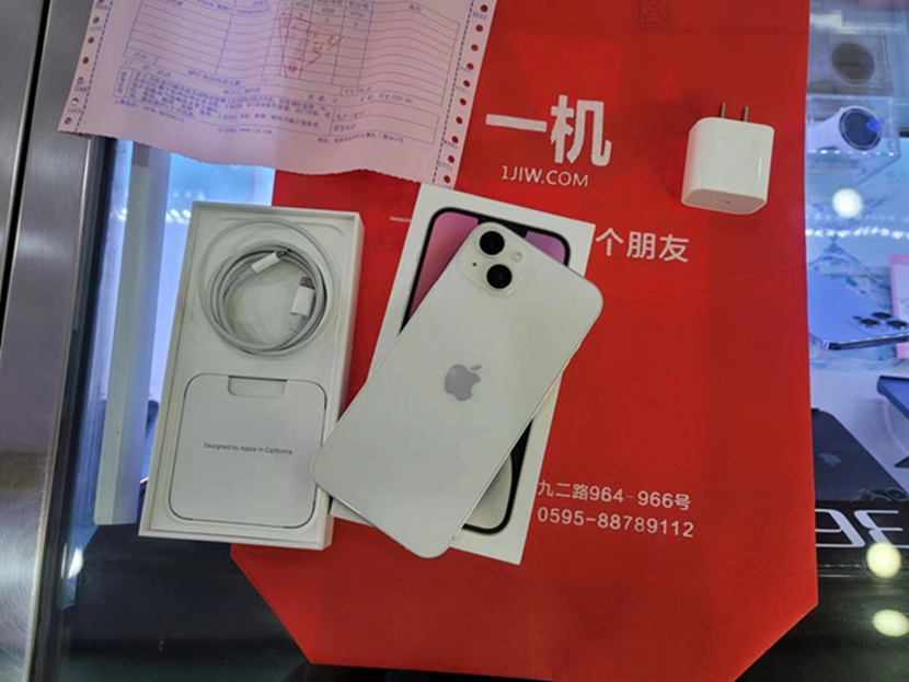 二手良品！纯原国行，苹果iPhone13 6.1英寸白色256G  很色98新，一年保修。  价格优势，精品好机，尽在一