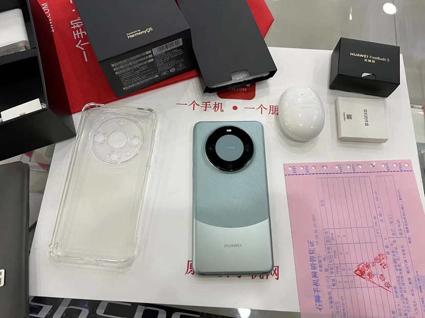 全新 5G华为旗舰 Mate60Pro  绿色 12+512G出一台！一年保修，配件齐全。  价格优势，精品好机，尽在一