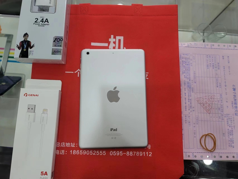 一机一朋友 用心卖好机 随便出系列，二手良品 纯原还送全新电池，iPAD Mini2 出一台！399元看电视追剧还要什么