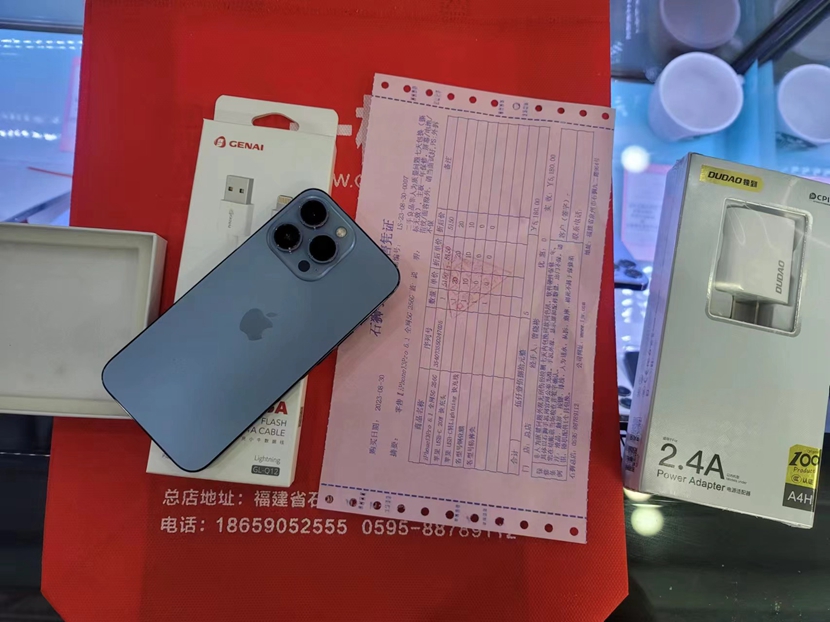 二手良品！纯原单卡版，苹果iPhone13 6.1英寸蓝色256G出1台，感谢老顾客支持！  很色95新以上，一年保修。