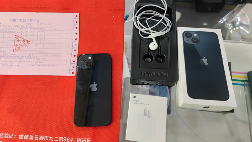 全新国行，苹果iPhone136.1英寸黑色128出一台，感谢老顾客支持！  赠送充电器+耳机  价格优势，精品好机，尽