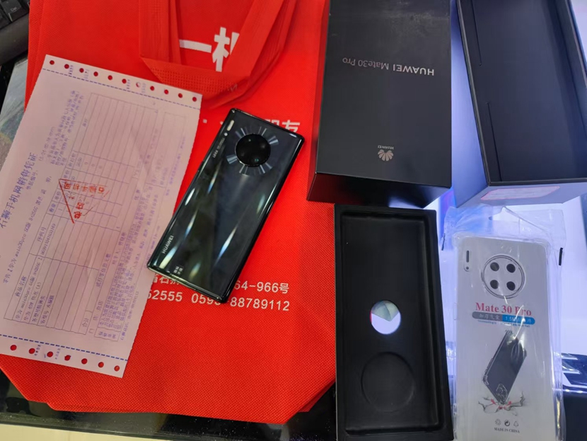 二手良品，超便宜，以前冒头5G华为Mate30Pro 8+256G出一台！  真机图赏！价格很便宜 一千多一丢丢！超级划