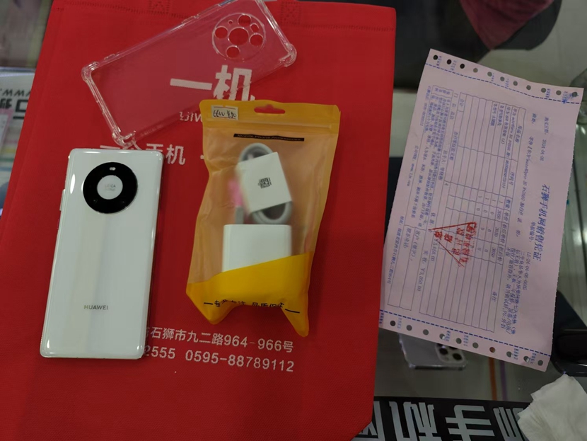 二手良品华为旗舰5G版Mate40Pro白色8+256G出一台！真机图赏！  主页右上角每日报价，点击相应品牌查看当日价