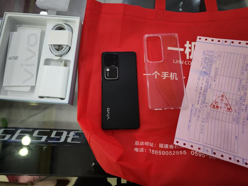 【一机一朋友·用心卖好机】  全新机，ViVO S17 12+256G 出一台！  感谢老顾客支持。价格优势，精品好机，