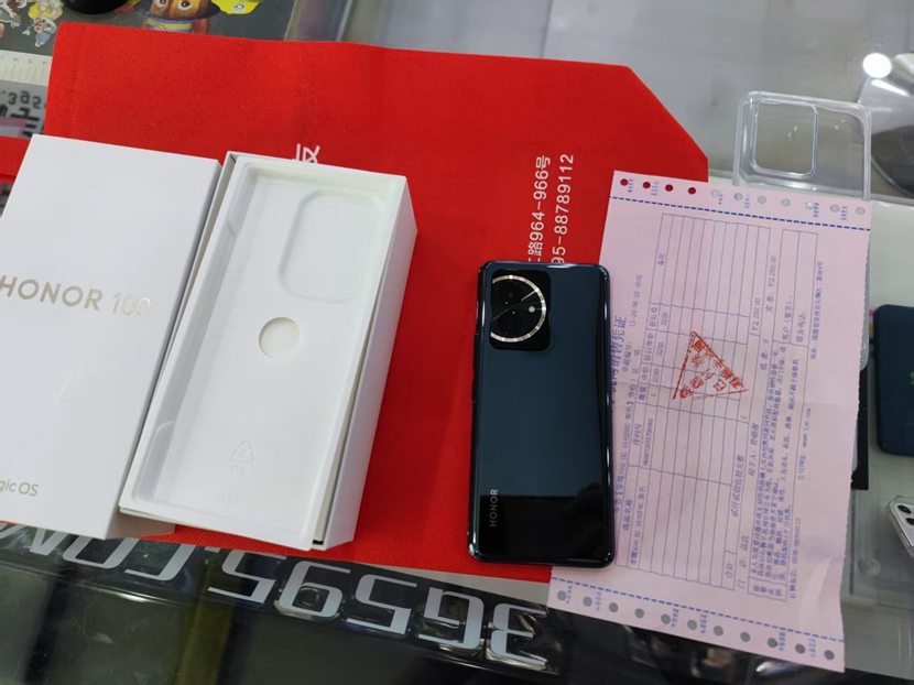  一 机一朋友，用心卖好机！  二手充新 全套 5G 荣耀100 12+256 出一台！性价比超高，赠送一年保修！