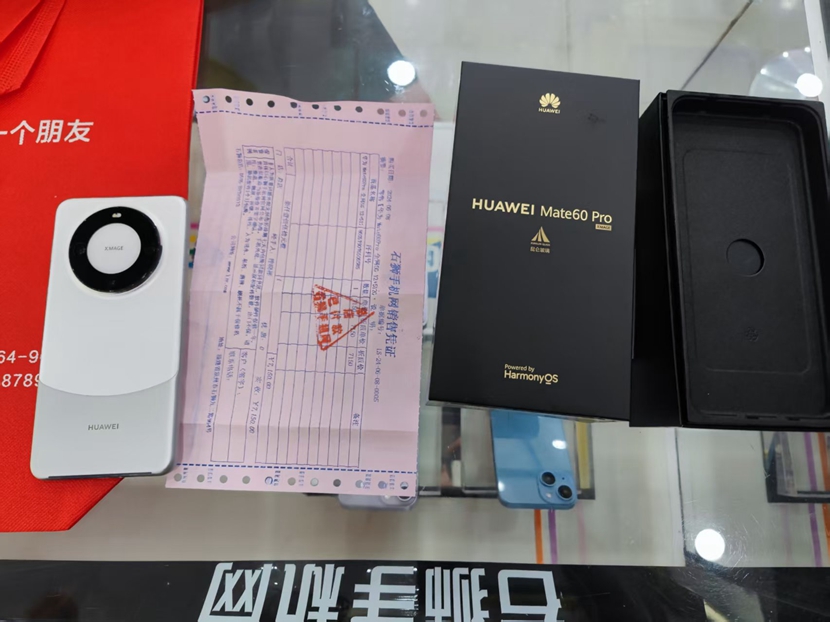 二手良品  5G华为旗舰 全套配件 Mate60Pro  白色 12+512 出一台！真机图赏  98新以上  价格优势