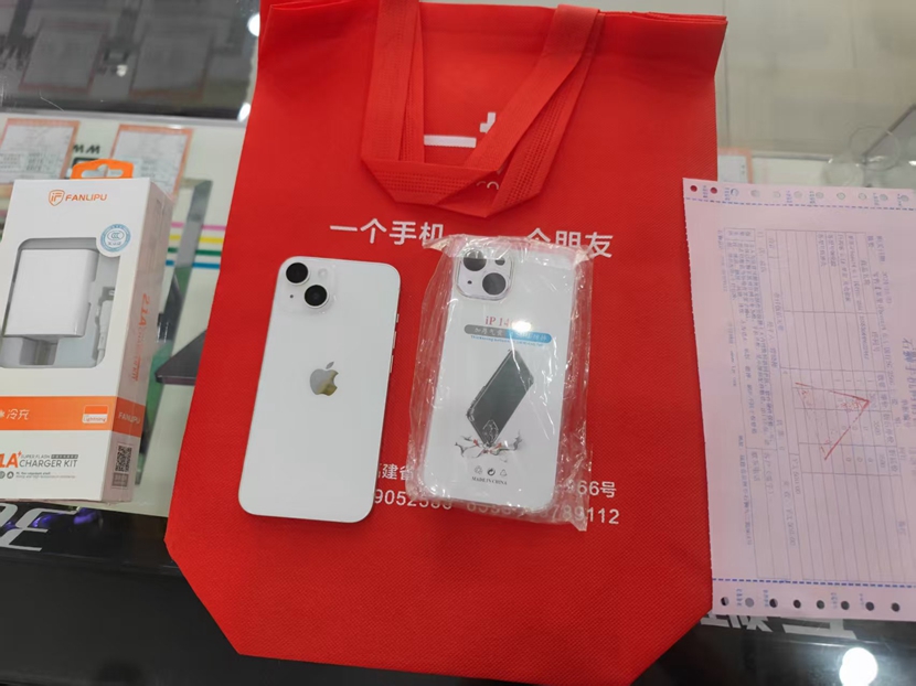 二手国行5G苹果iPhone14白色256G出一台  6.1英寸超强大的相机跟配置！性价比高的苹果二手手机！  本店购买