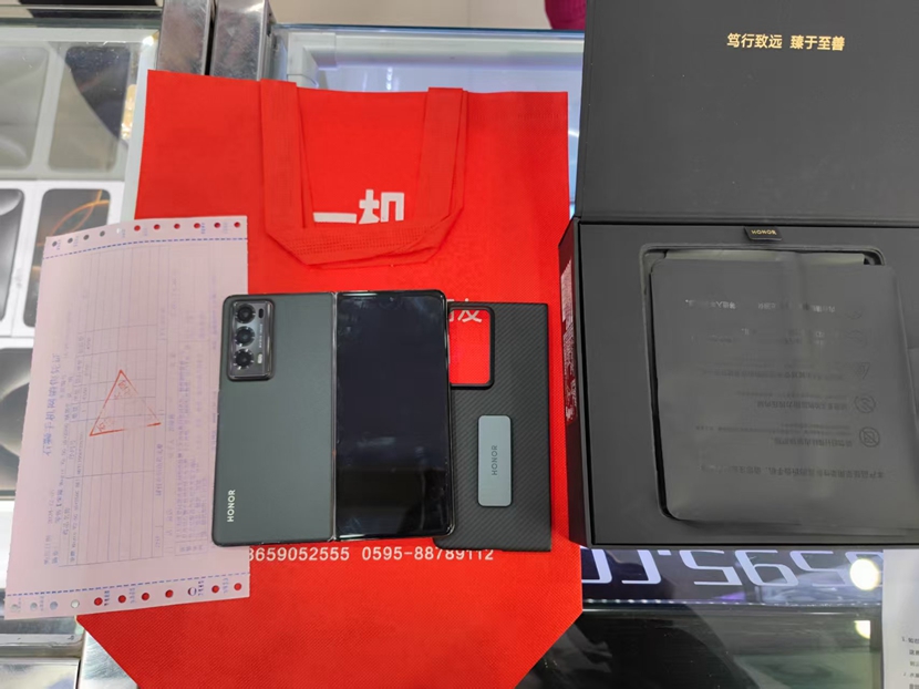 二手 5G 95新 荣耀大折叠MagicV2 12+512 黑色出一台！性价比高，  价格非常便宜比全新直接便宜4000