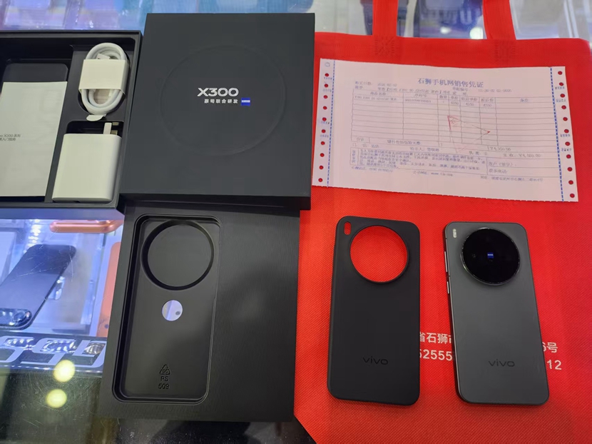 新款 全新，VIVO X300 5G 12+512G黑色 出一台 ！感谢支持  一年保修！全原现开  实惠购机，到一机网