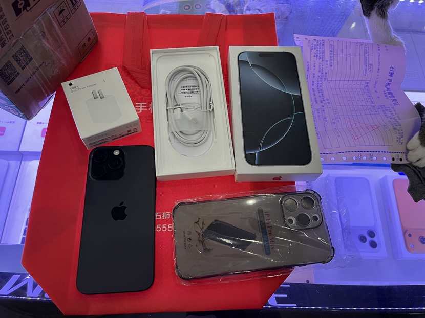 二手良品！苹果iPhone16ProMax  6.9英寸 512G 国行 黑色全套出一台，感谢老顾客支持！  赠送40w