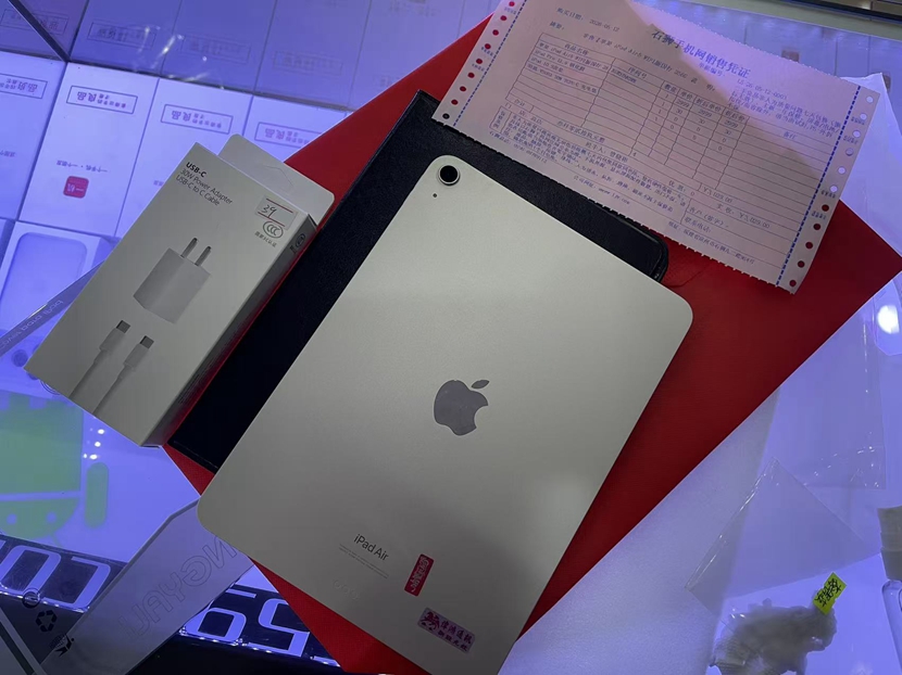 二手良品！苹果 iPad Air5 256G出一台 成色99新 赠送快速充电器   一年保修 售后无忧！