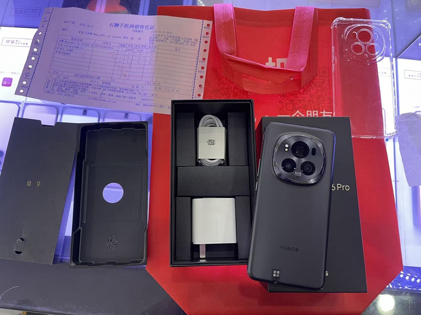 二手良品 5G 荣耀 旗舰 Magic6Pro  12+256G 黑色出一台！高端大气，价格便宜 2000来块  电池效
