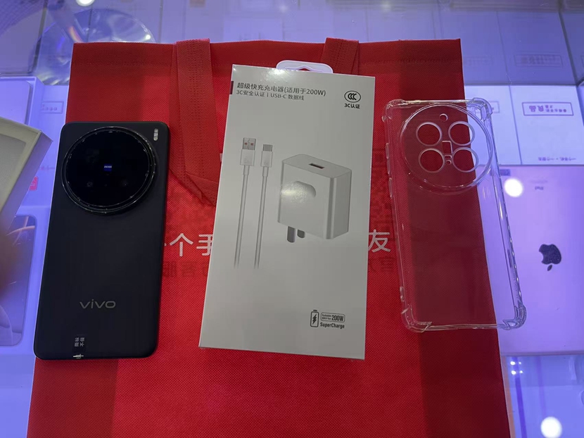 二手良品，VIVOX200Pro 12+256黑色 出一台  成色非常好 2000多 感谢支持       实惠购机，到
