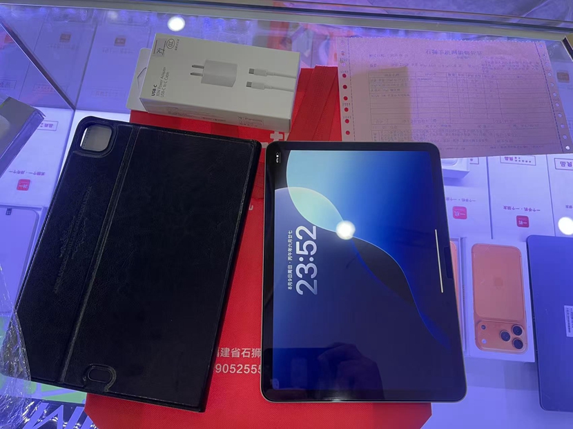 二手良品！苹果 iPad Air7 256G出一台 成色99新 赠送快速充电器   一年保修 售后无忧！
